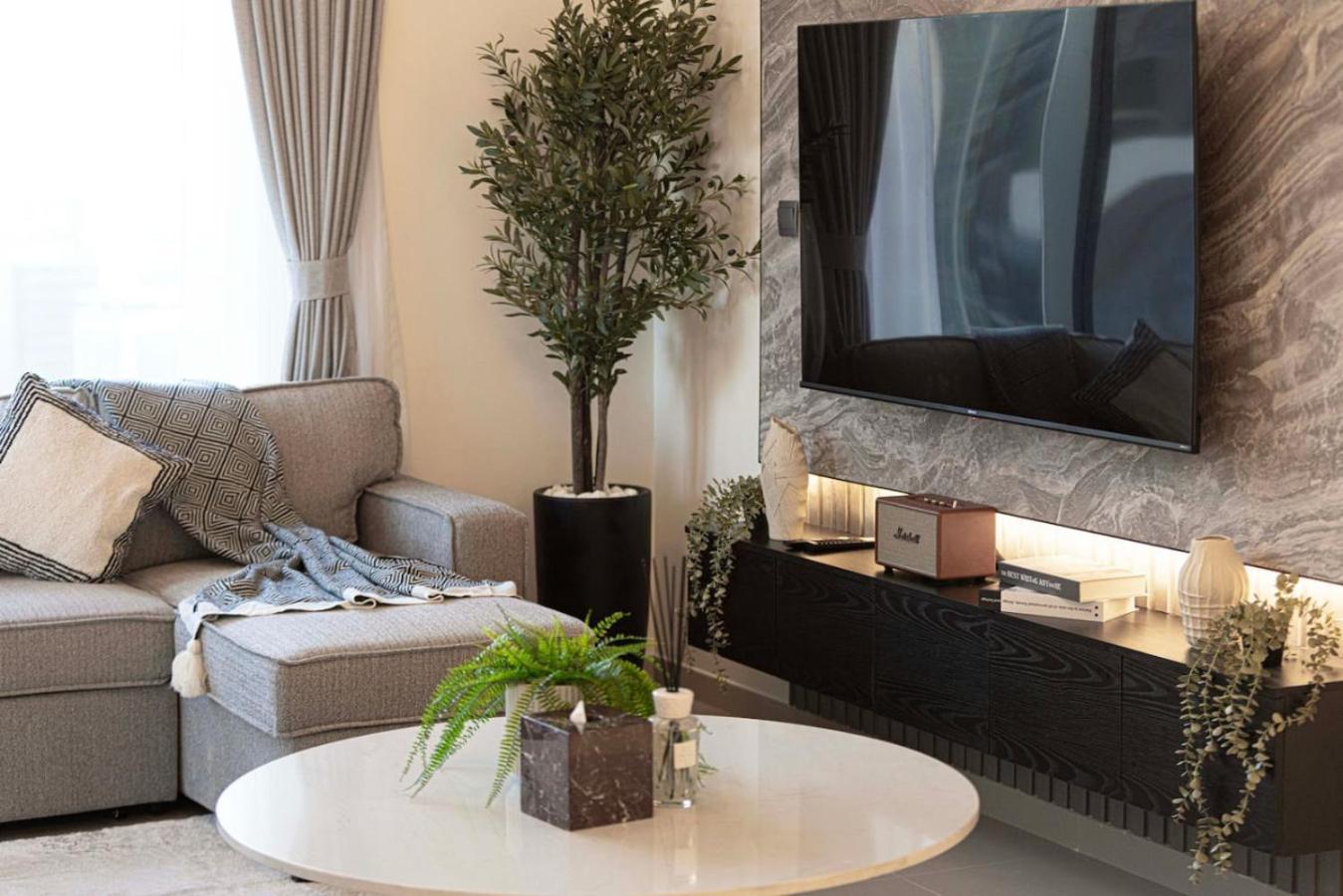 Burj Khalifa View And Mall Walk - 2br 10 Guests