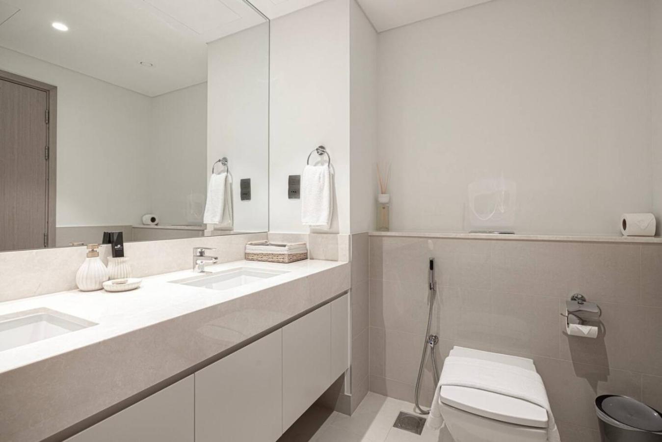 Burj Khalifa View And Mall Walk - 2br 10 Guests