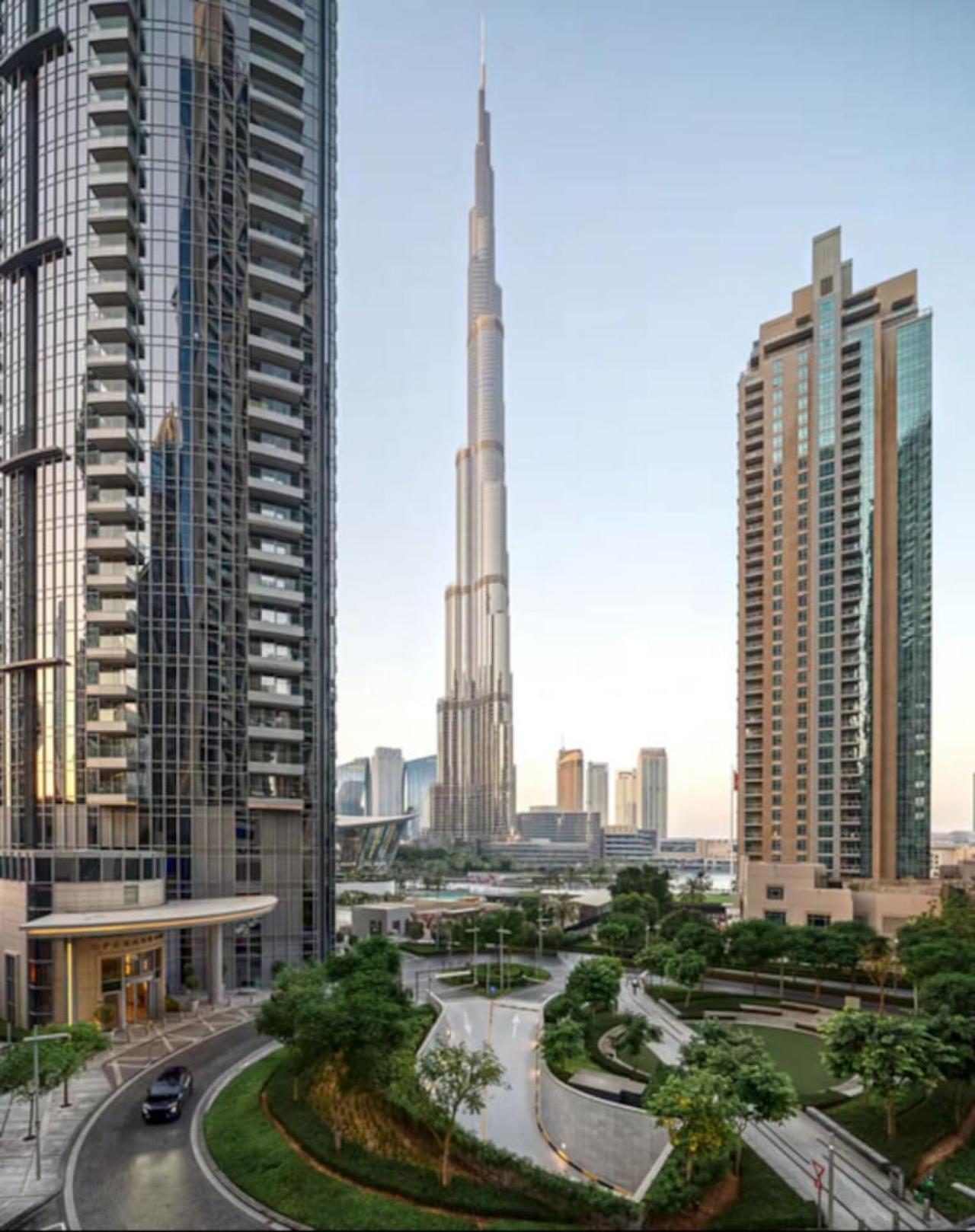 Burj Khalifa View And Mall Walk - 2br 10 Guests Dubai