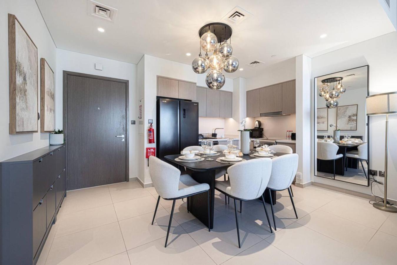 Burj Khalifa View And Mall Walk - 2br 10 Guests