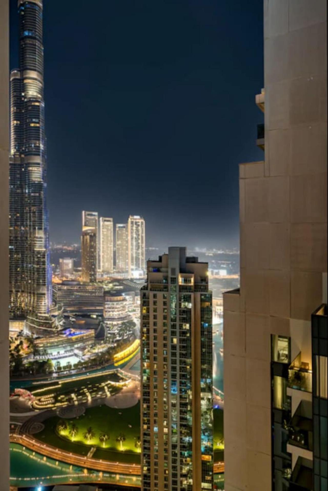 Burj Khalifa View And Mall Walk - 2br 10 Guests Apartment