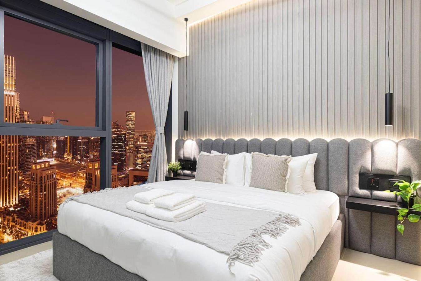 Burj Khalifa View And Mall Walk - 2br 10 Guests * Dubai