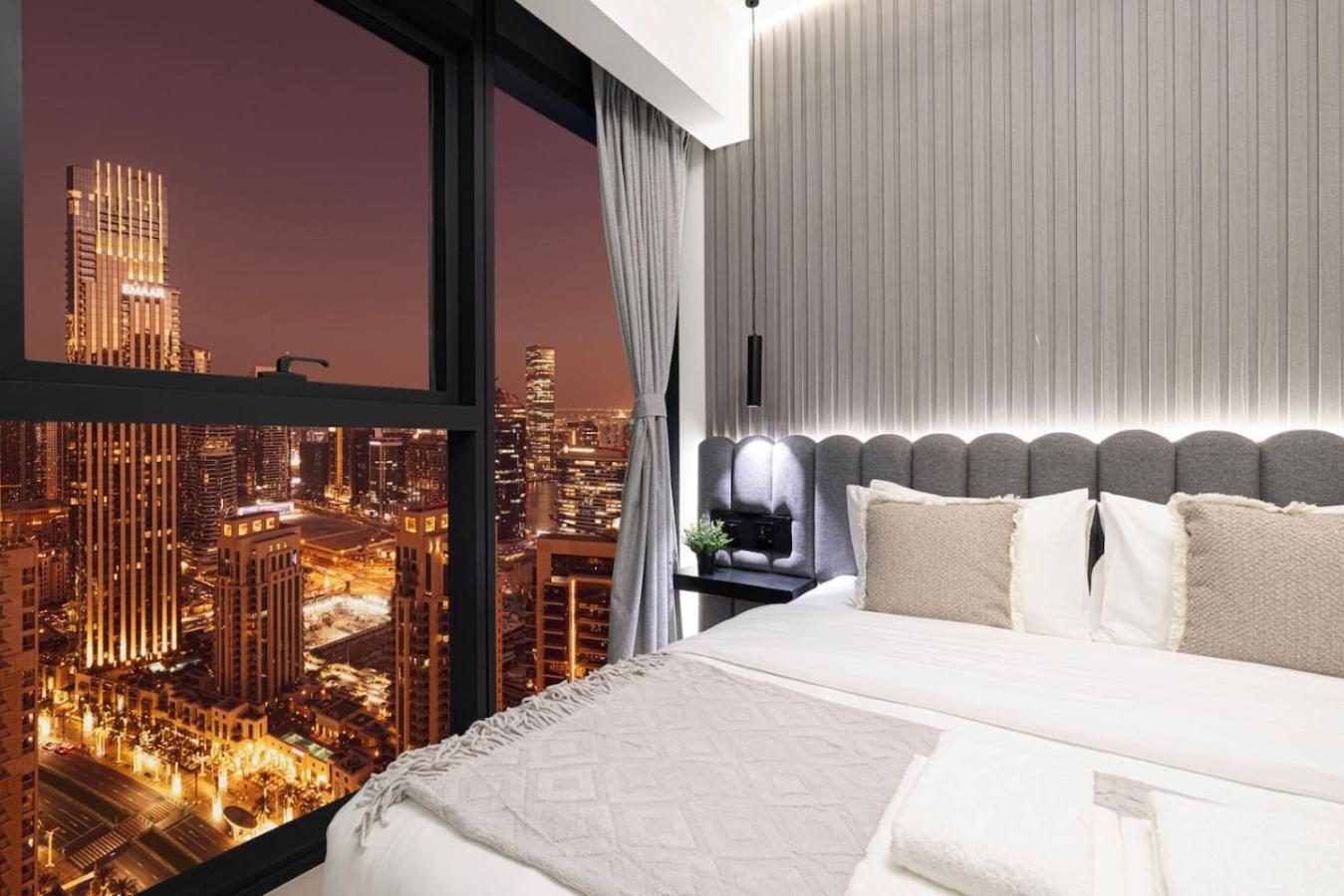 Burj Khalifa View And Mall Walk - 2br 10 Guests Apartment Dubai