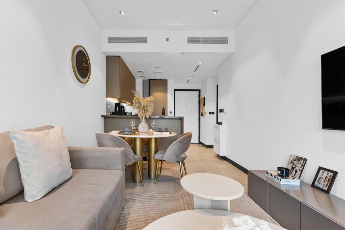 Apartment Waves Homes - Serenity, Luxury Living At 15 Northside Tower 2 *