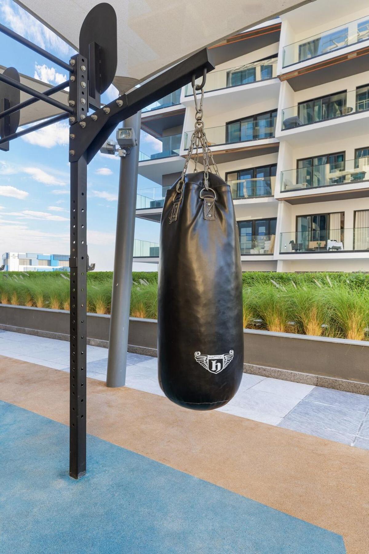 Waves Homes - Serenity, Luxury Living At 15 Northside Tower 2 Apartment *