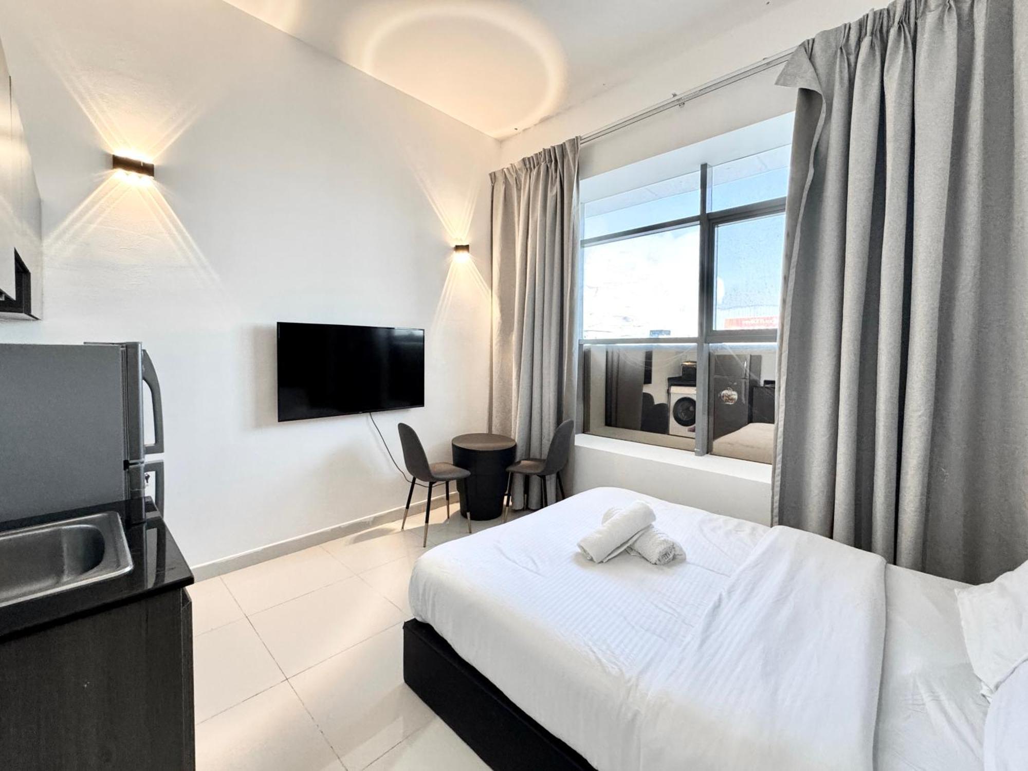 Al Manara Classic Deluxe Sheikh Zayed