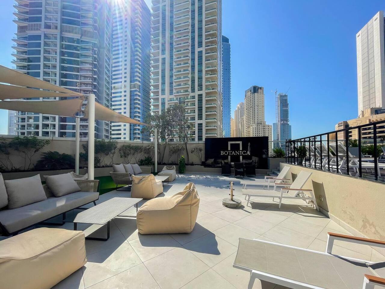 Elegant 1-bedroom Retreat With Marina Views Dubai