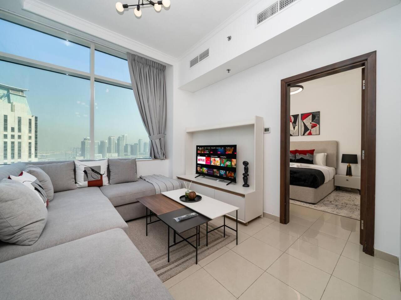 Elegant 1-bedroom Retreat With Marina Views *