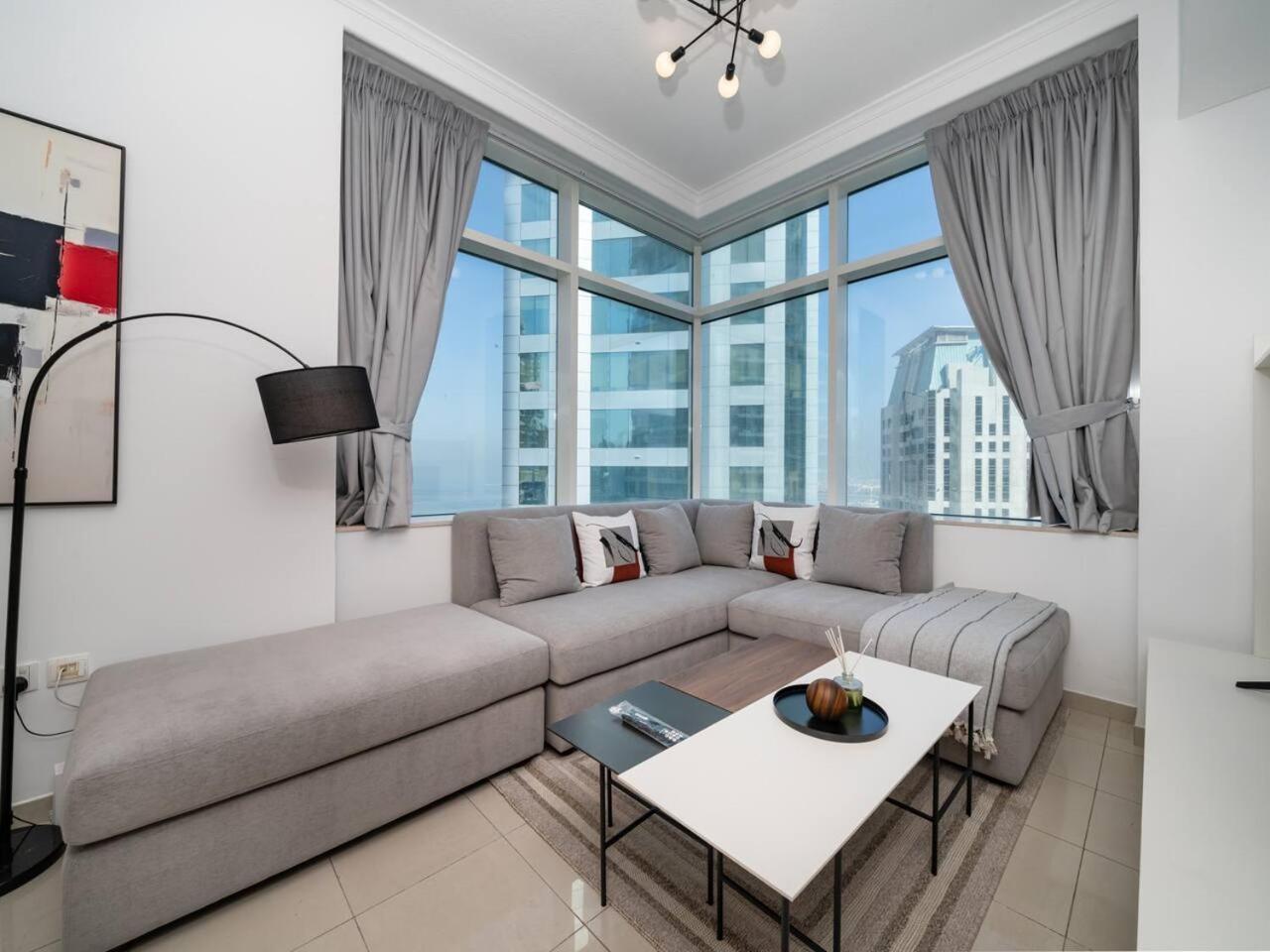 Elegant 1-bedroom Retreat With Marina Views Apartment