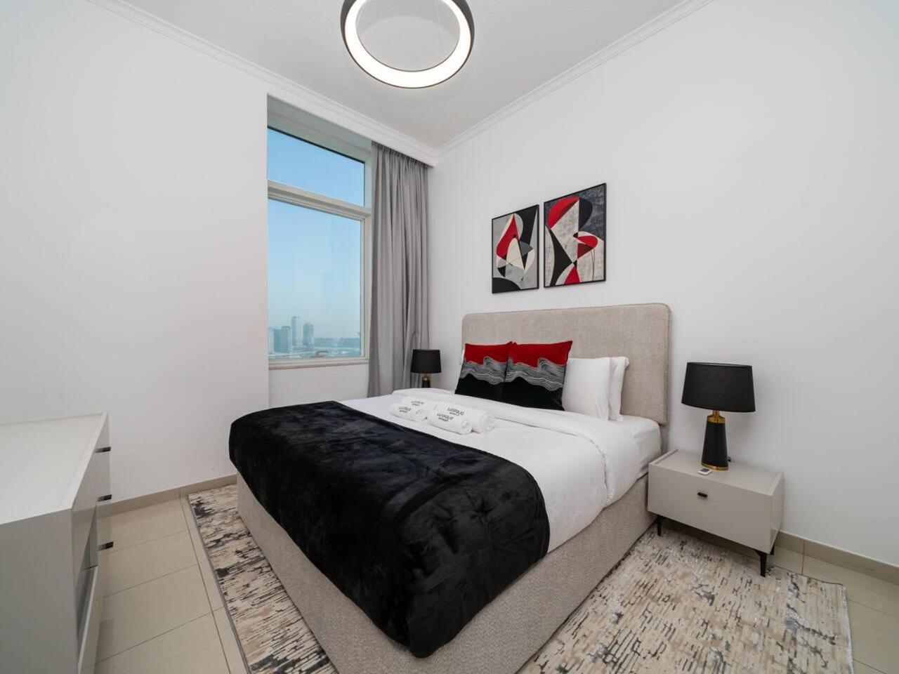 Apartment Elegant 1-bedroom Retreat With Marina Views