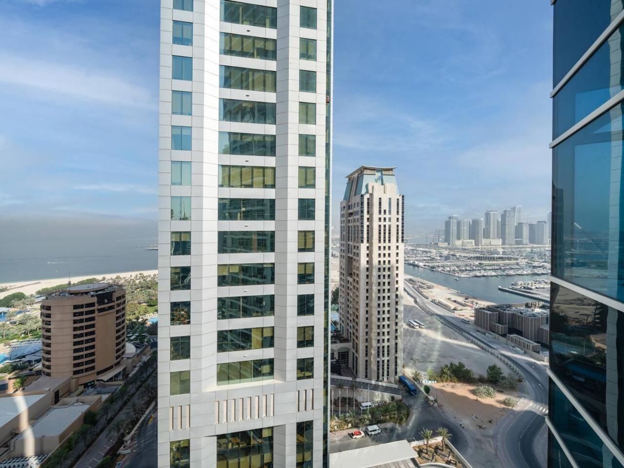 Apartment Elegant 1-bedroom Retreat With Marina Views
