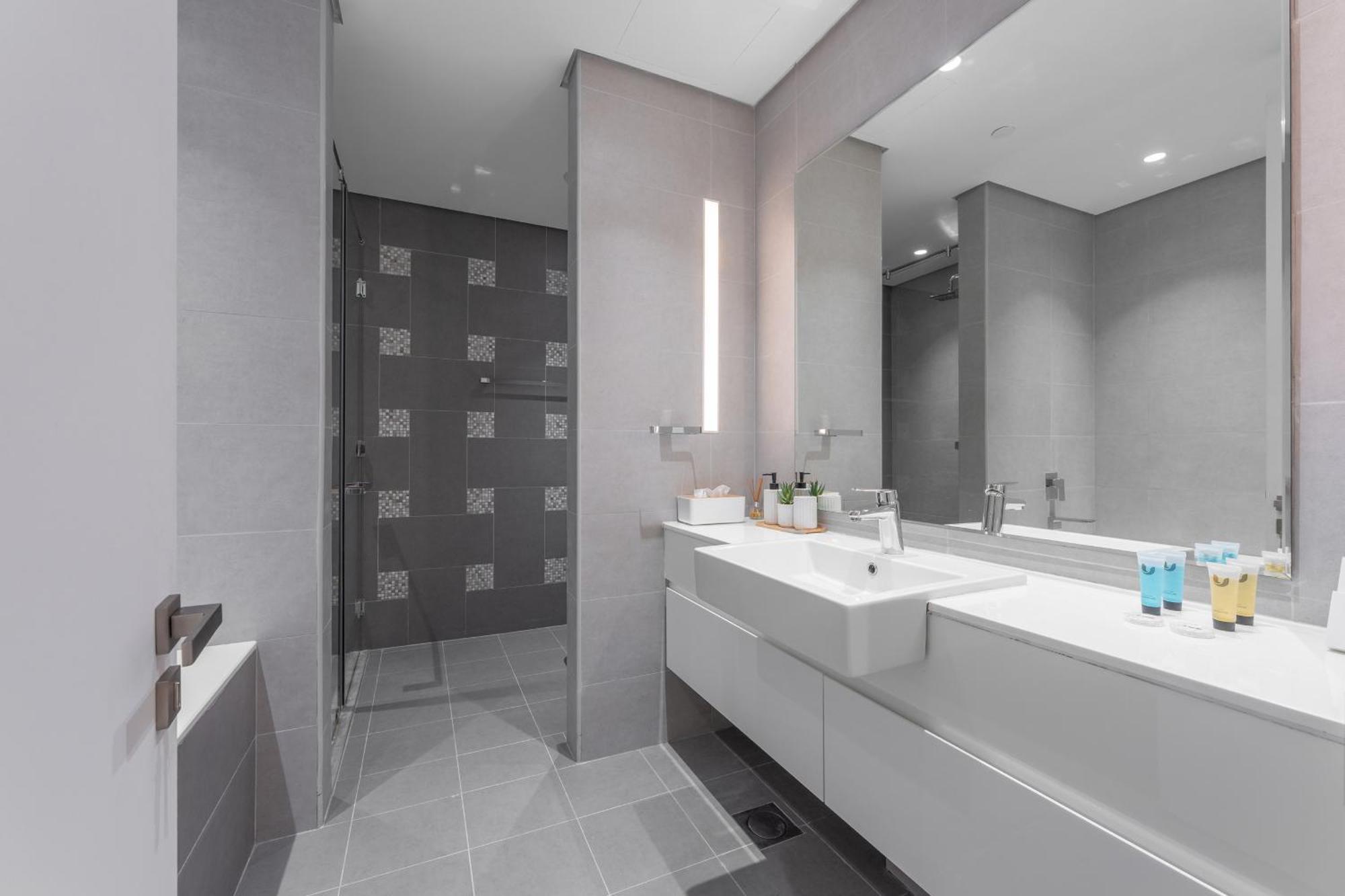 1706 Atria Apartment