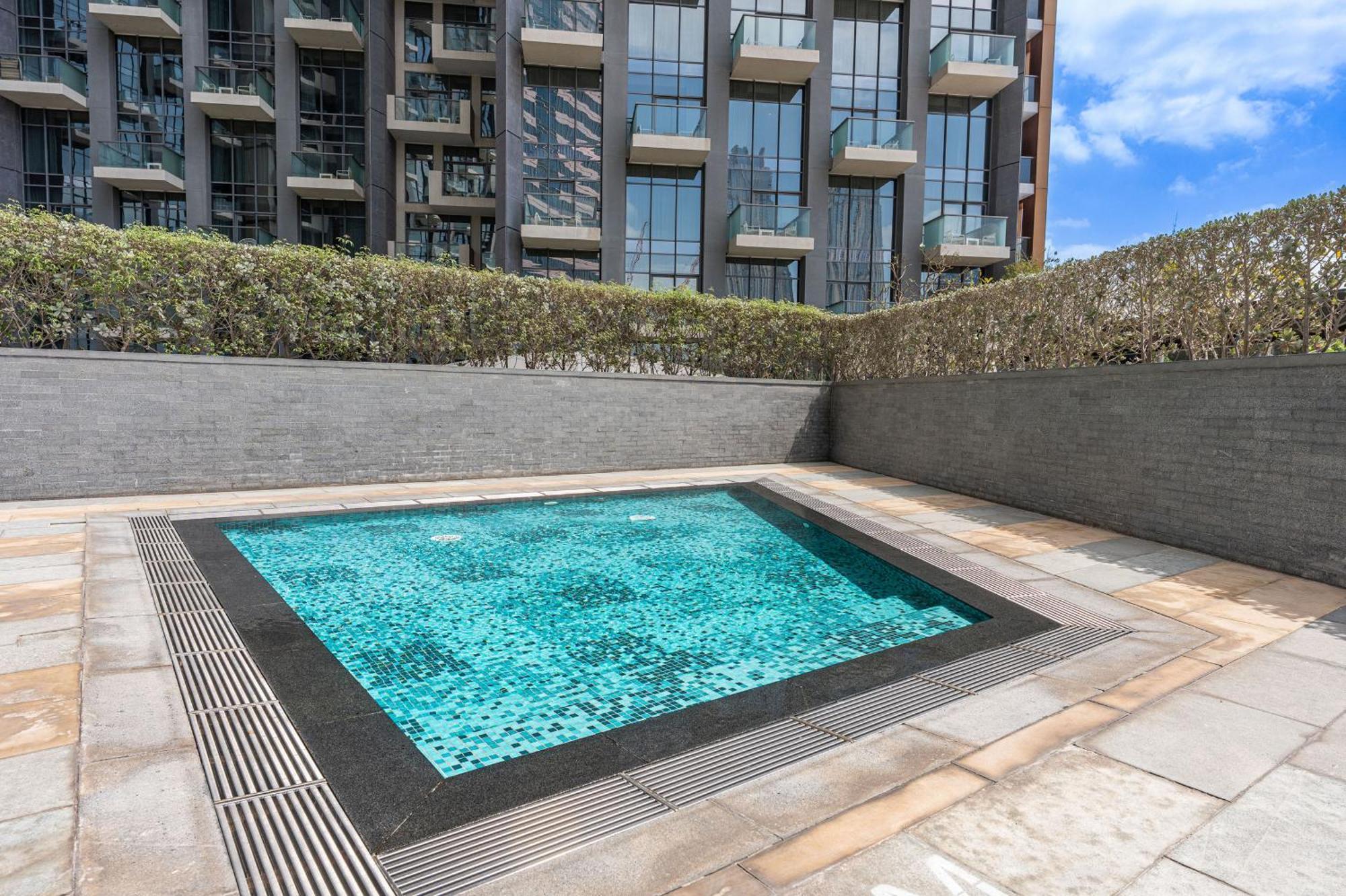 1706 Atria