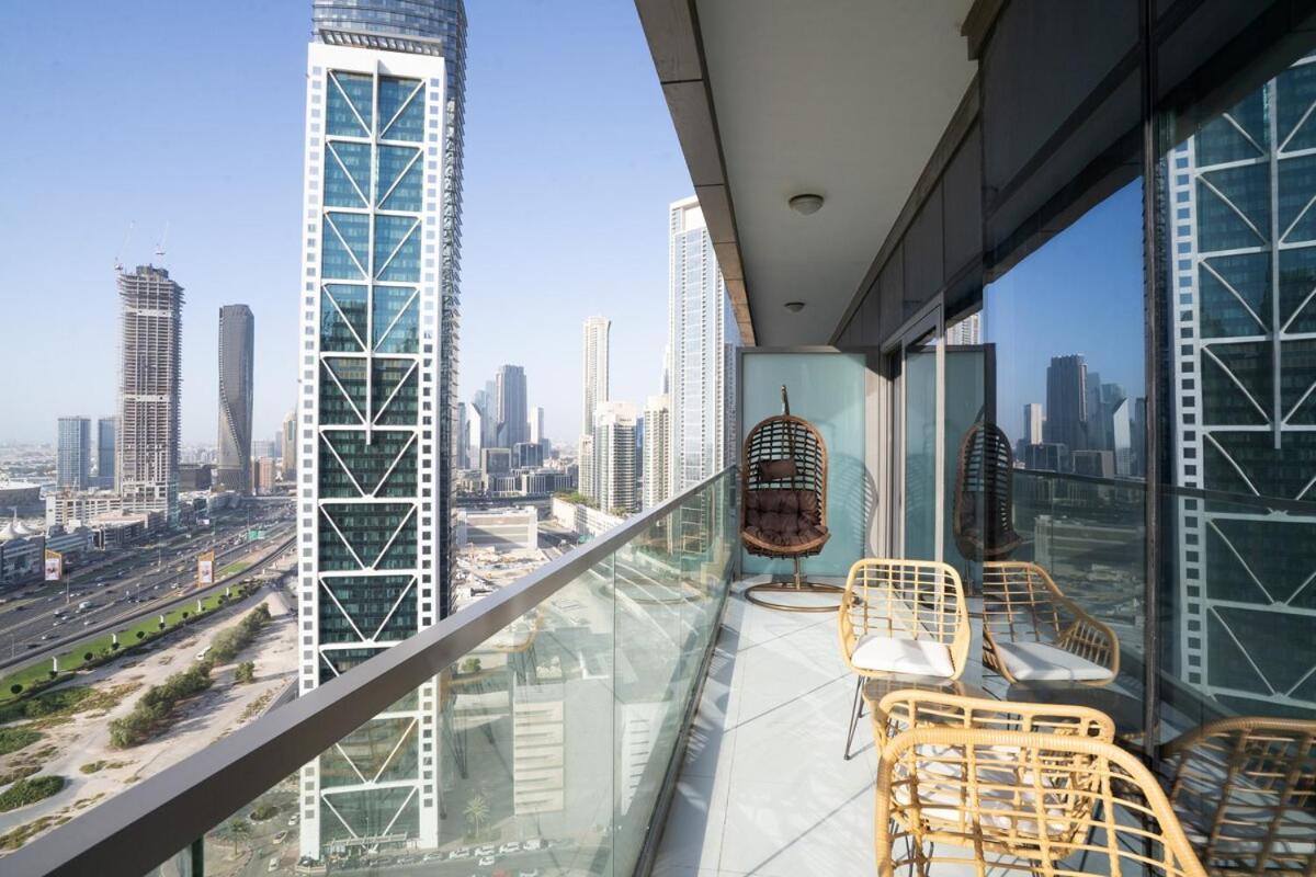 Infinity Edge Pool, Sea Views Apartment *