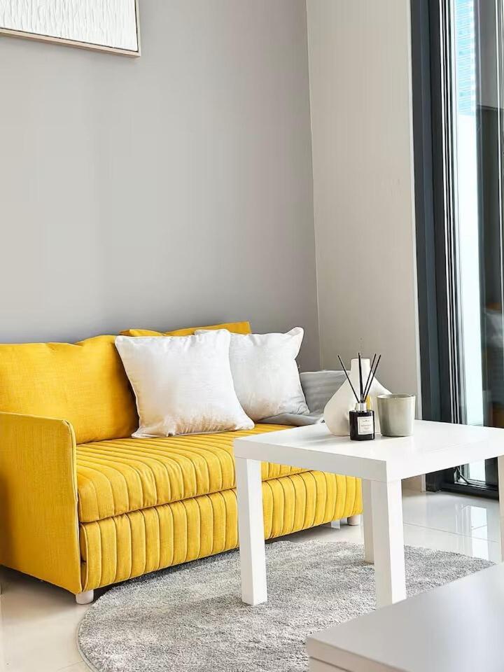 Canal Luxe Burj 1br Sleeps 4 With Pool And Gym * Dubai