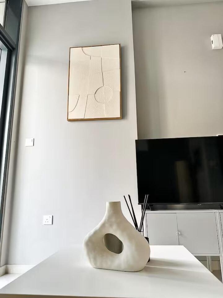 Canal Luxe Burj 1br Sleeps 4 With Pool And Gym