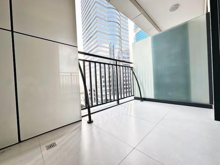 Canal Luxe Burj 1br Sleeps 4 With Pool And Gym Apartment