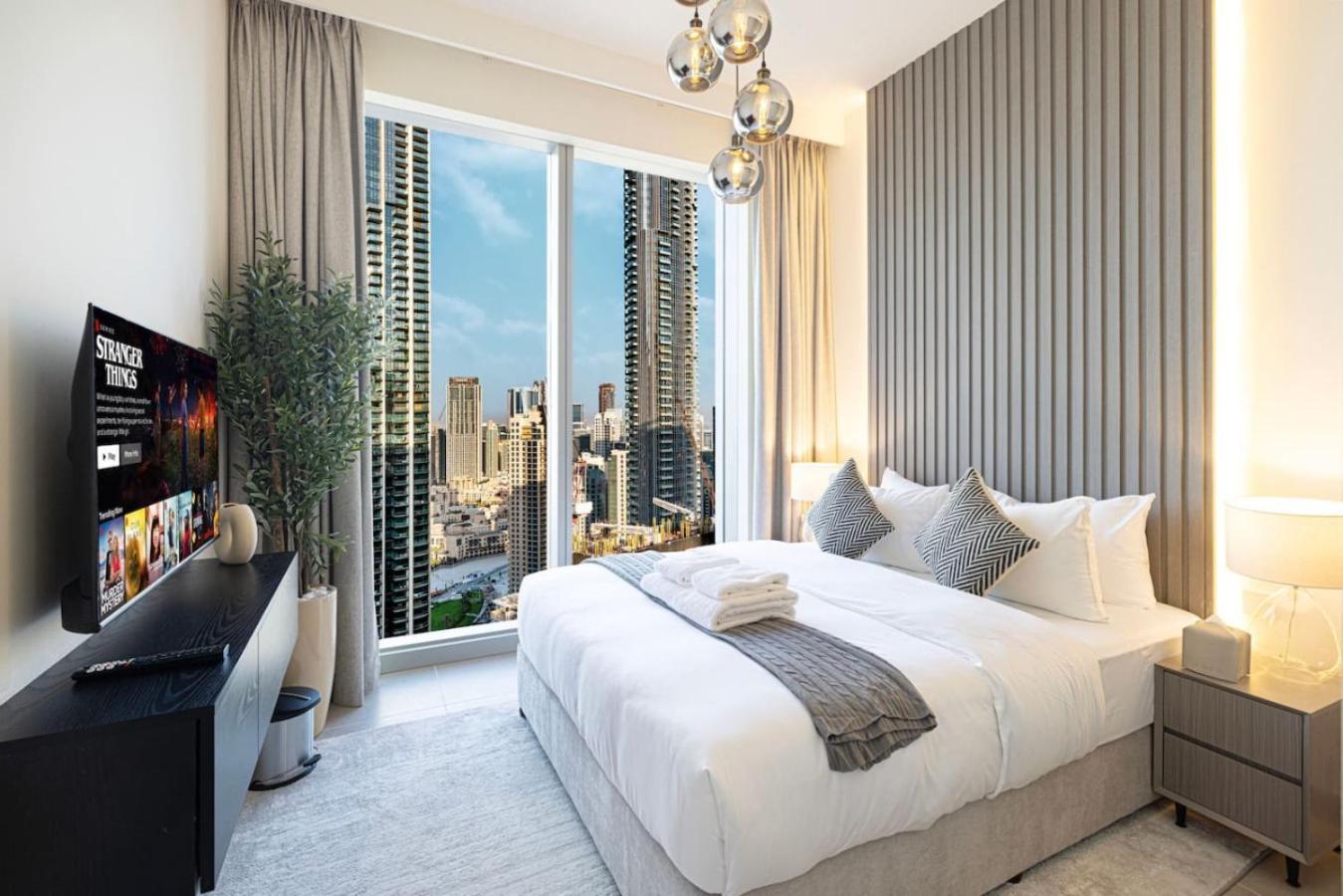 Burj Khalifa View And Mall Walk - 4br 14 Guests *