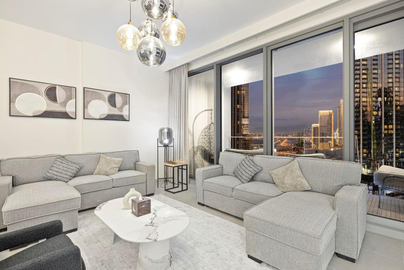 Burj Khalifa View And Mall Walk - 4br 14 Guests Dubai