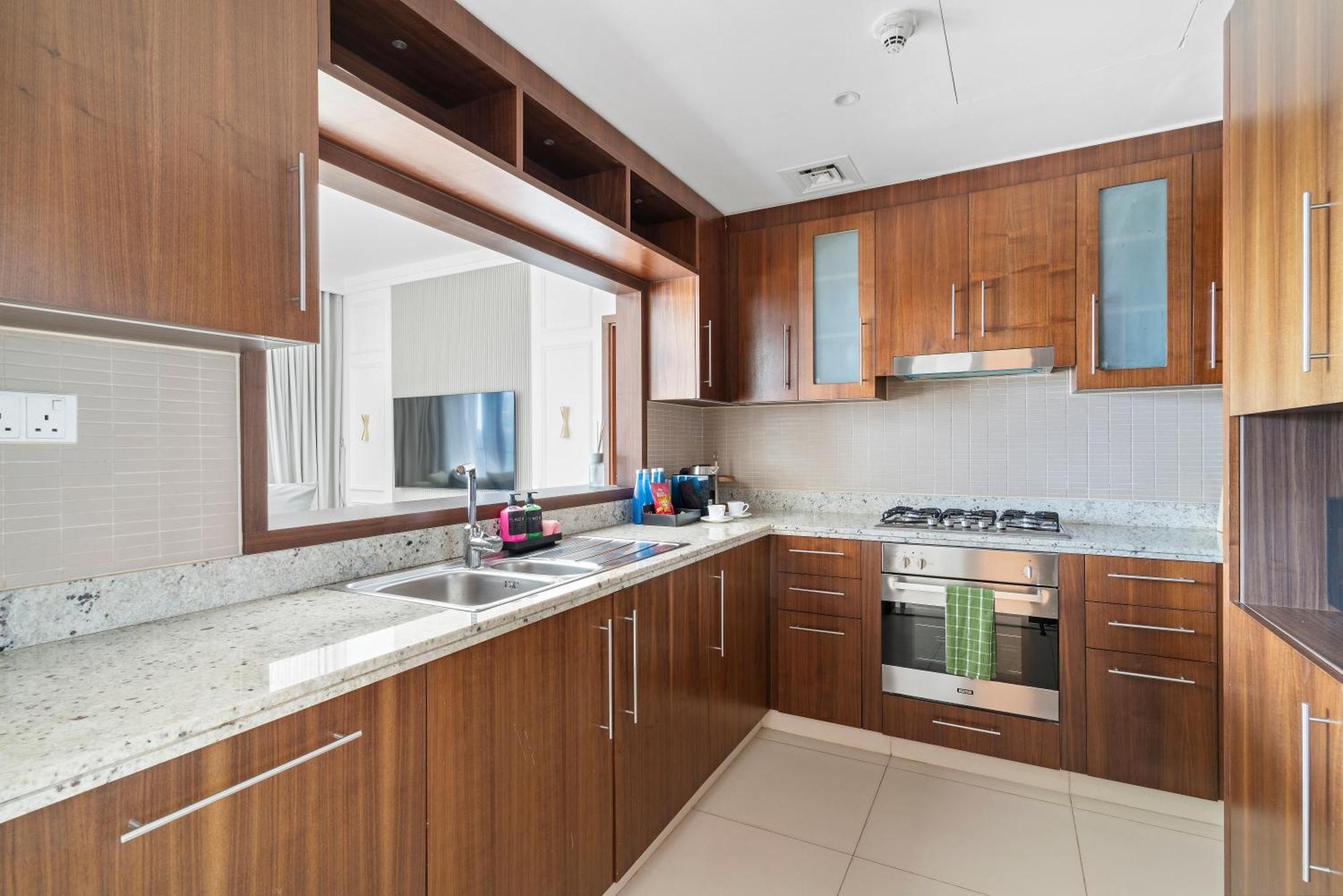 2br Blvd Point With Direct Access To Mall *