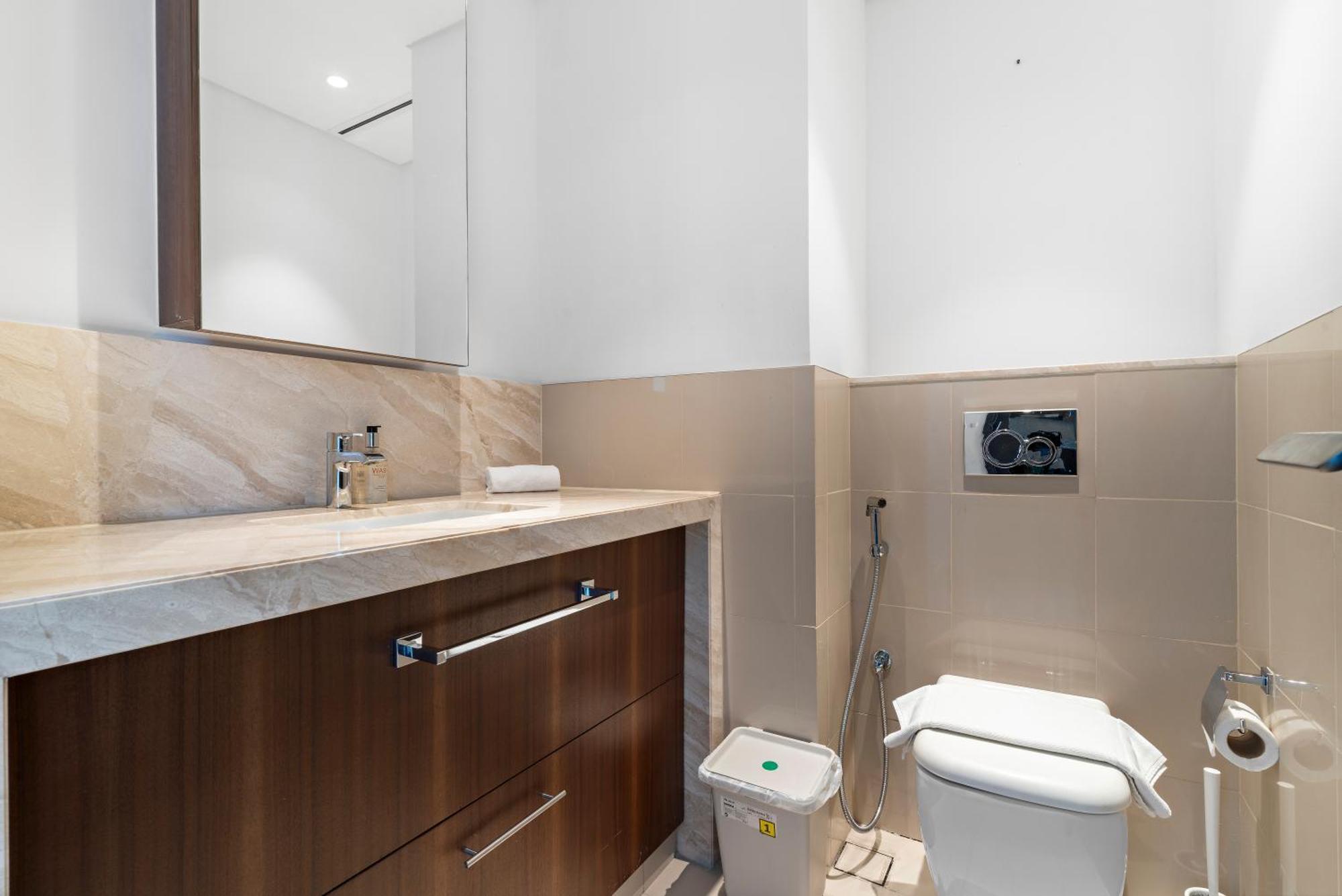 2br Blvd Point With Direct Access To Mall Apartment