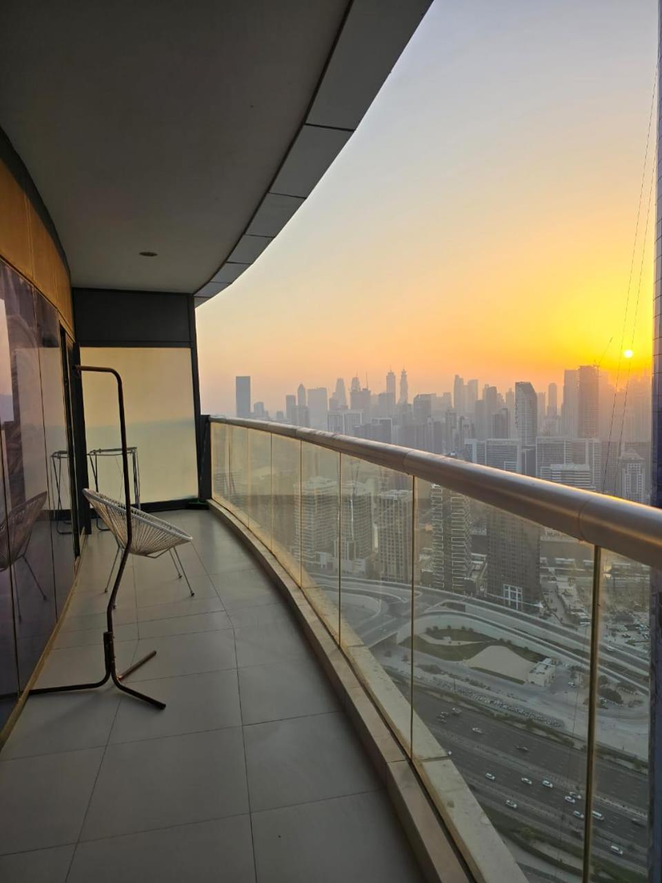 Apartment 4905 Luxury View By Royal Sky Paramount Tower A *