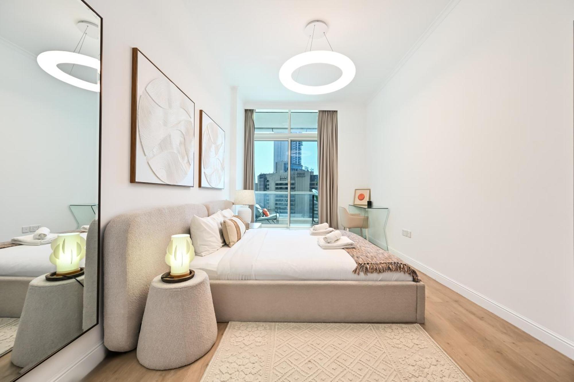 New Renovated Modern 1 Bedroom Marina Apartment Dubai