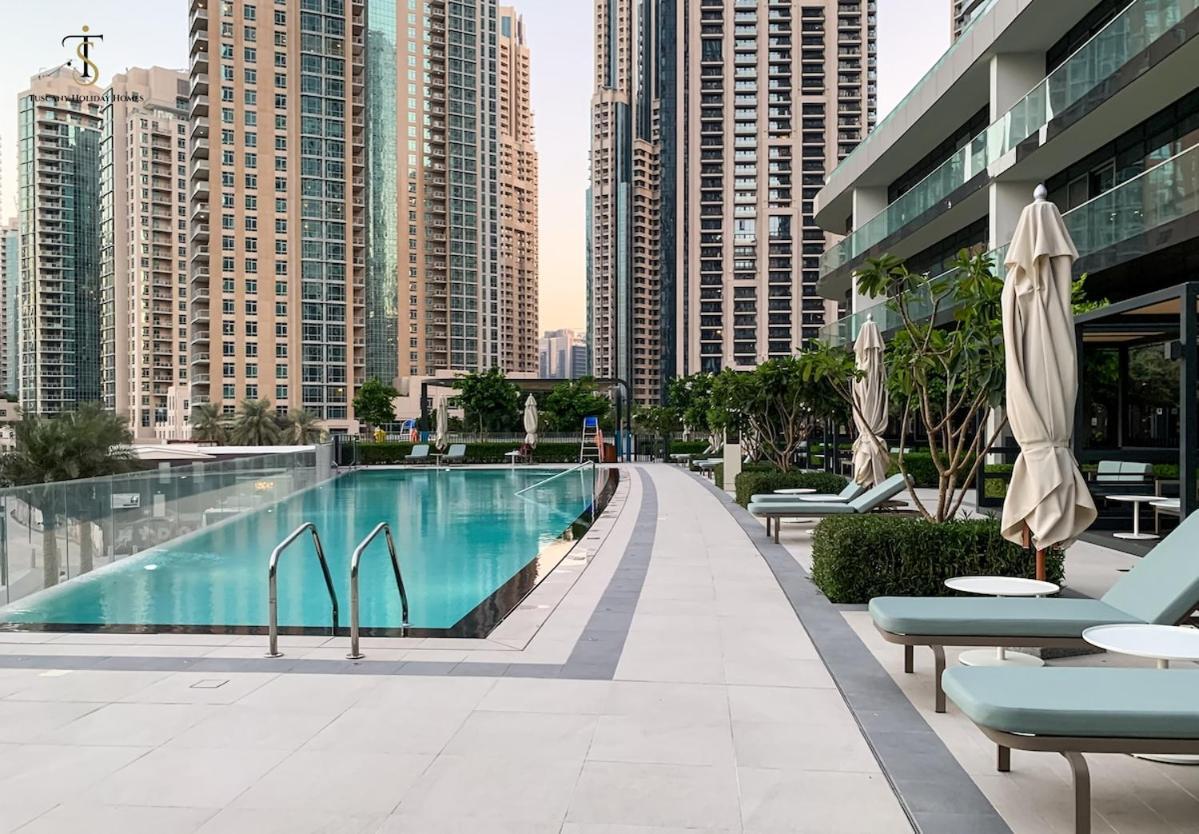 Secluded Fountain View 2br Grande - Downtown Apartment *