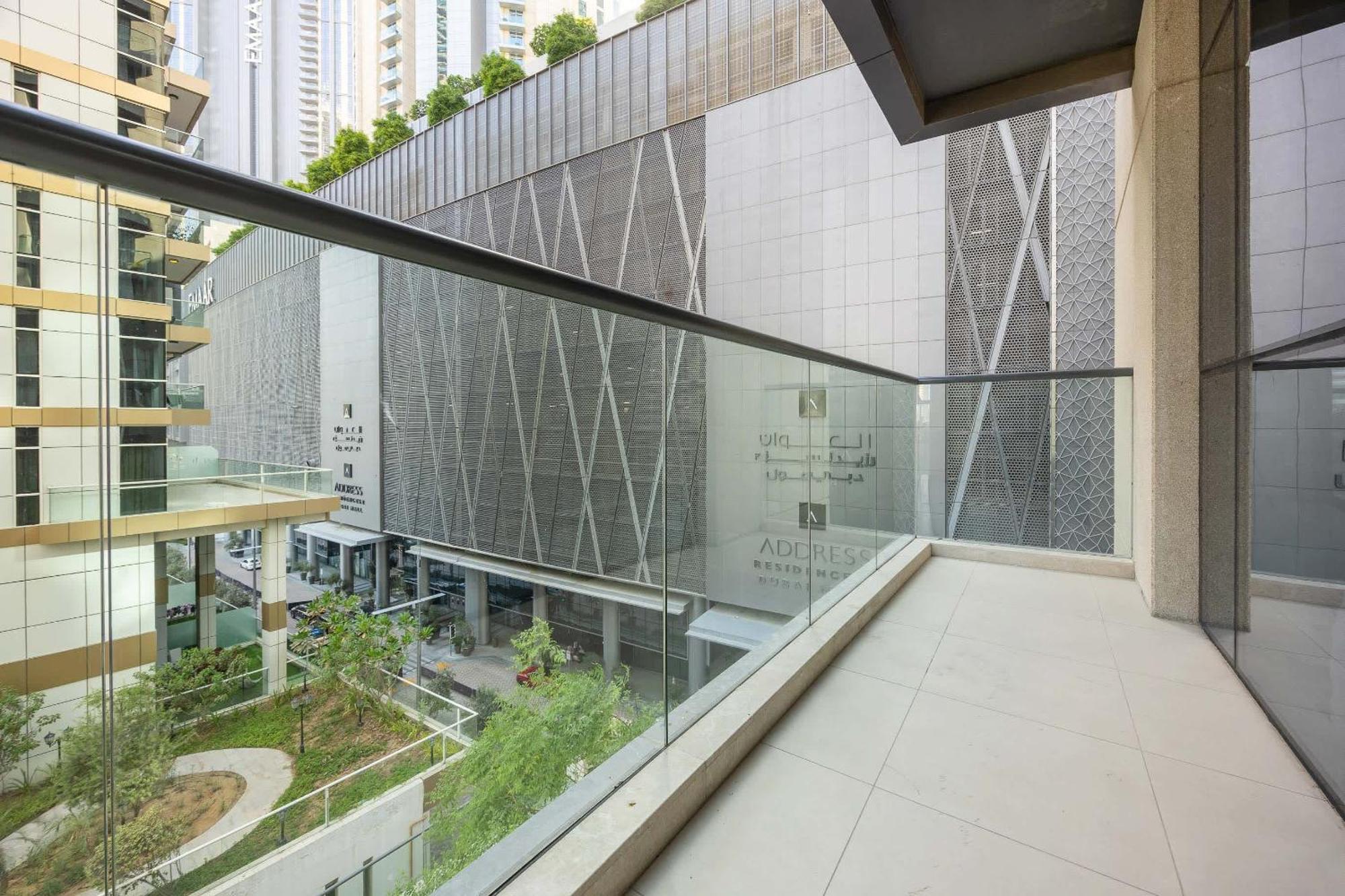 Prime Downtown - Steps From Burj Khalifa Apartment *