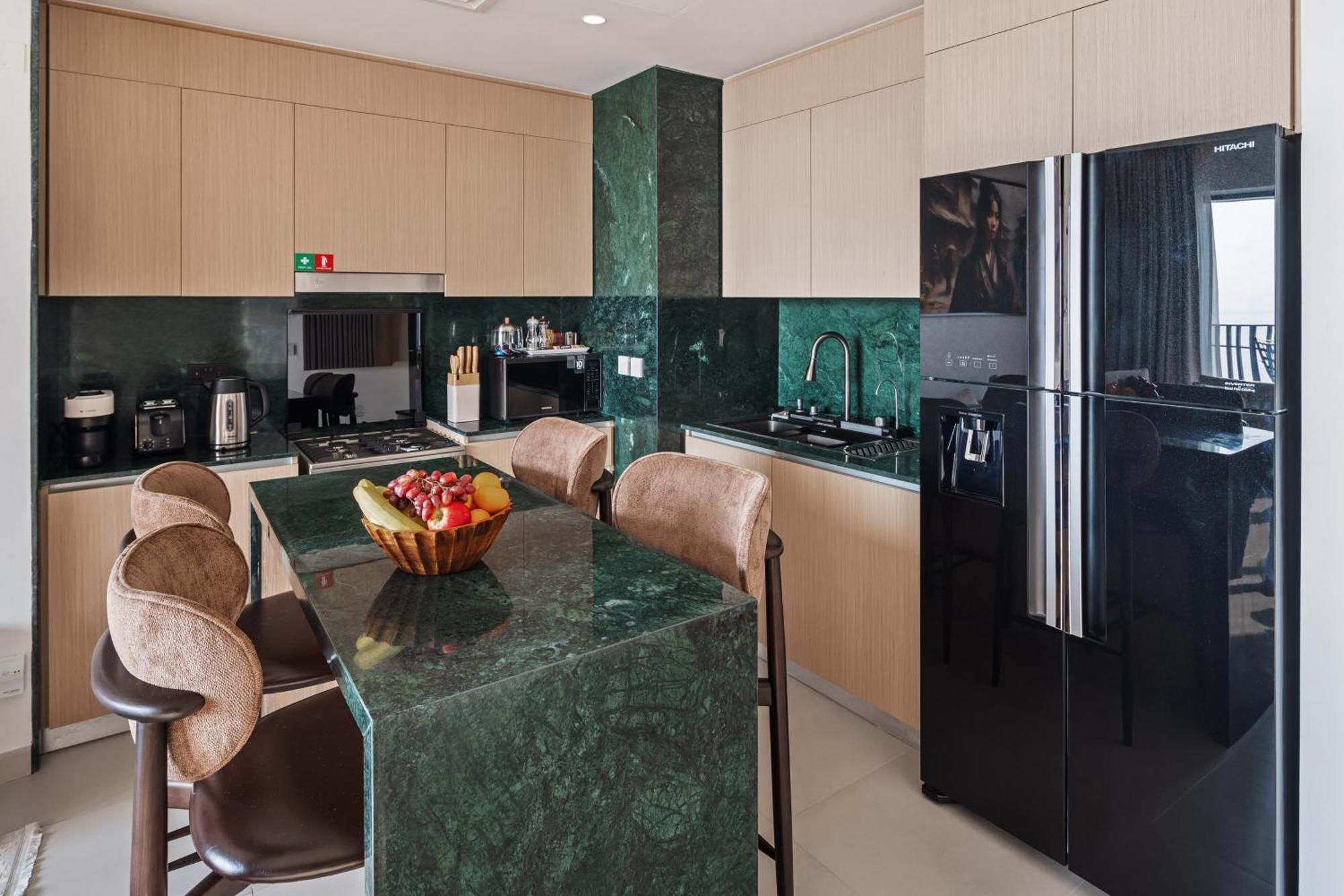 Apartment Harbour Retreat Stunning Community Views