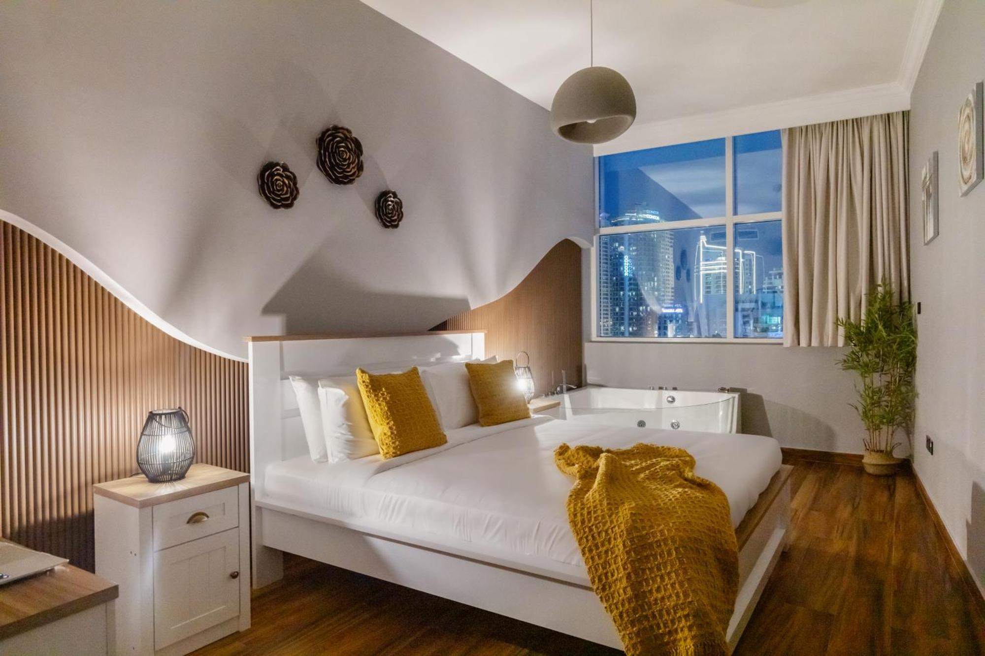 Apartment Luxury Marina View With Jacuzzi, Arcade & Balcony *