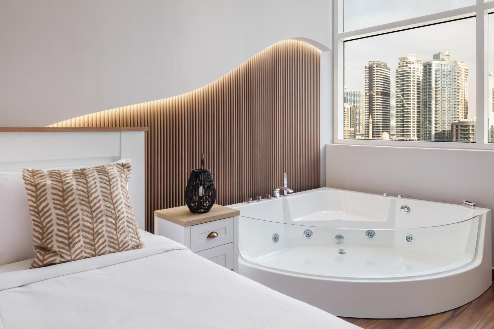 Luxury Marina View With Jacuzzi, Arcade & Balcony Apartment Dubai