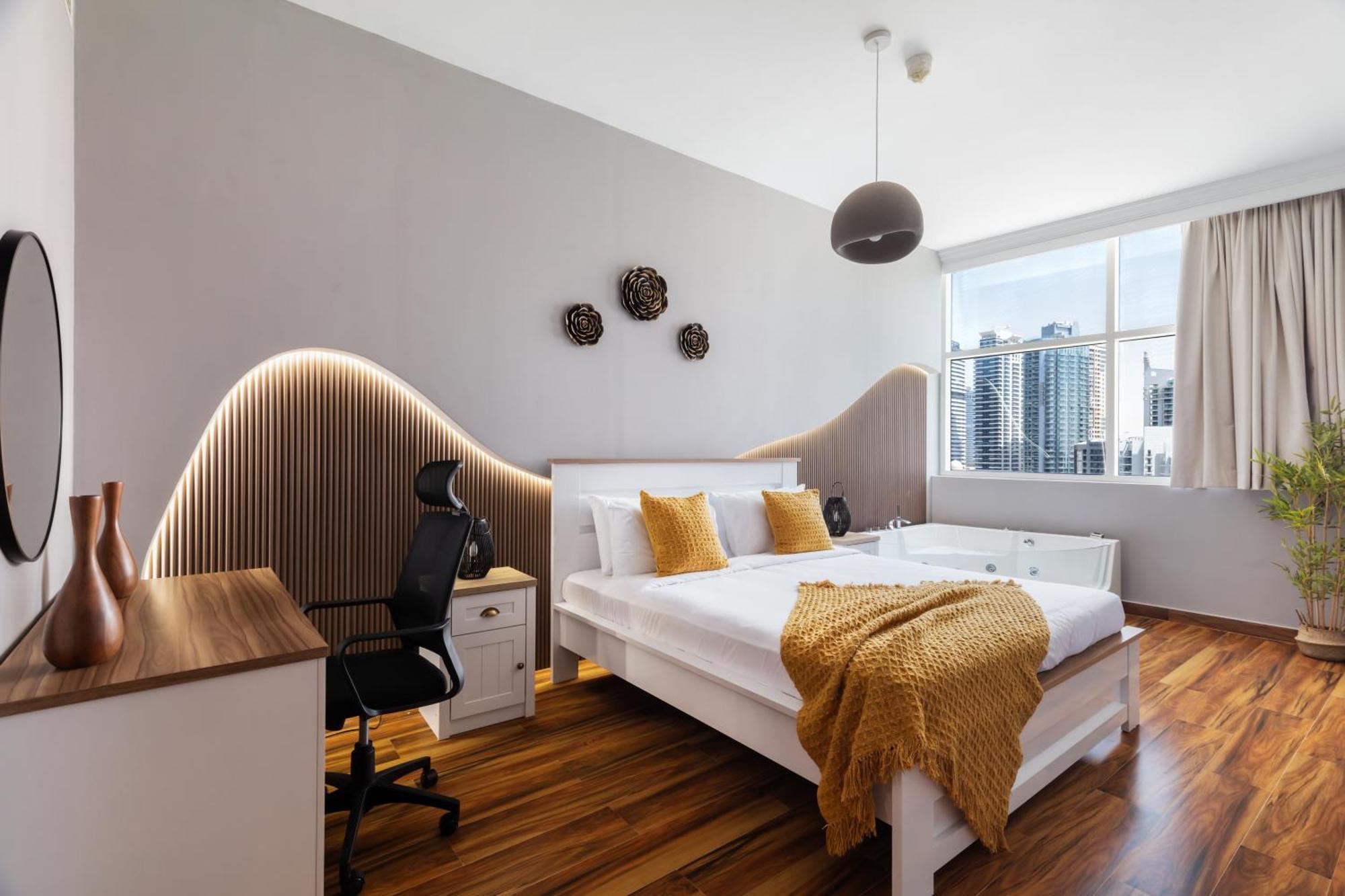 Luxury Marina View With Jacuzzi, Arcade & Balcony