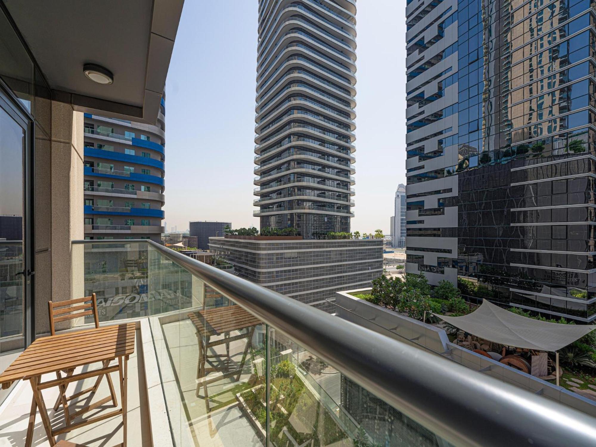 Luxe Near Mall Burj Khalifa Pool Gym Parking Apartment