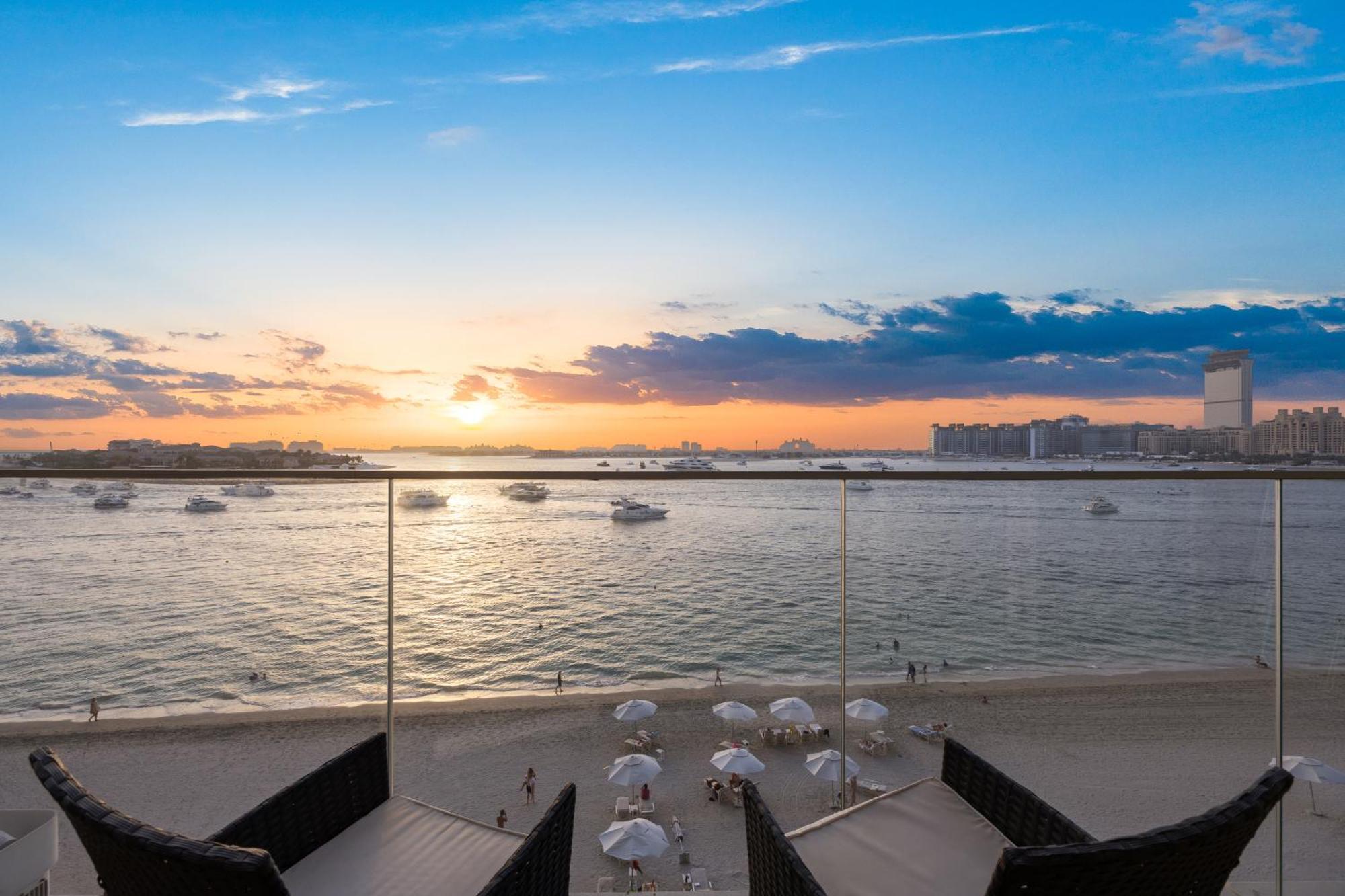 Your Luxury Beachfront Living Apartment *