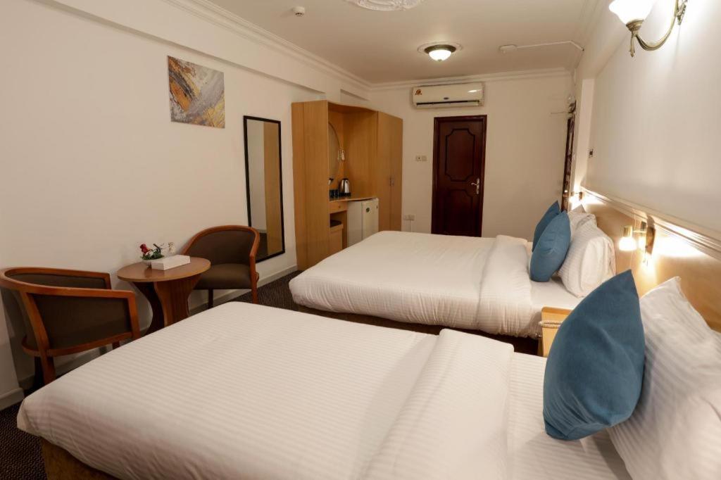 Hotel Click Grand - Bur