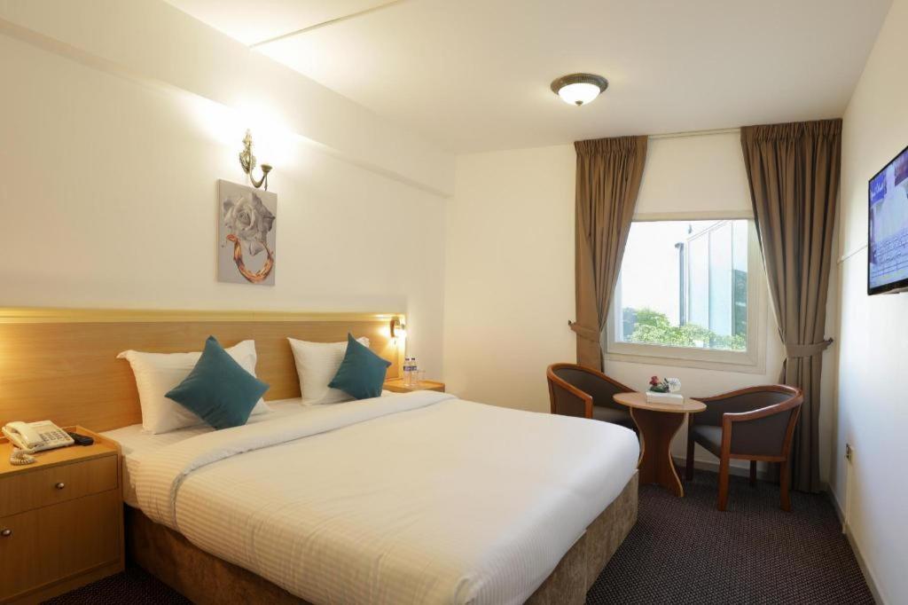 Click Grand - Bur Hotel Dubai