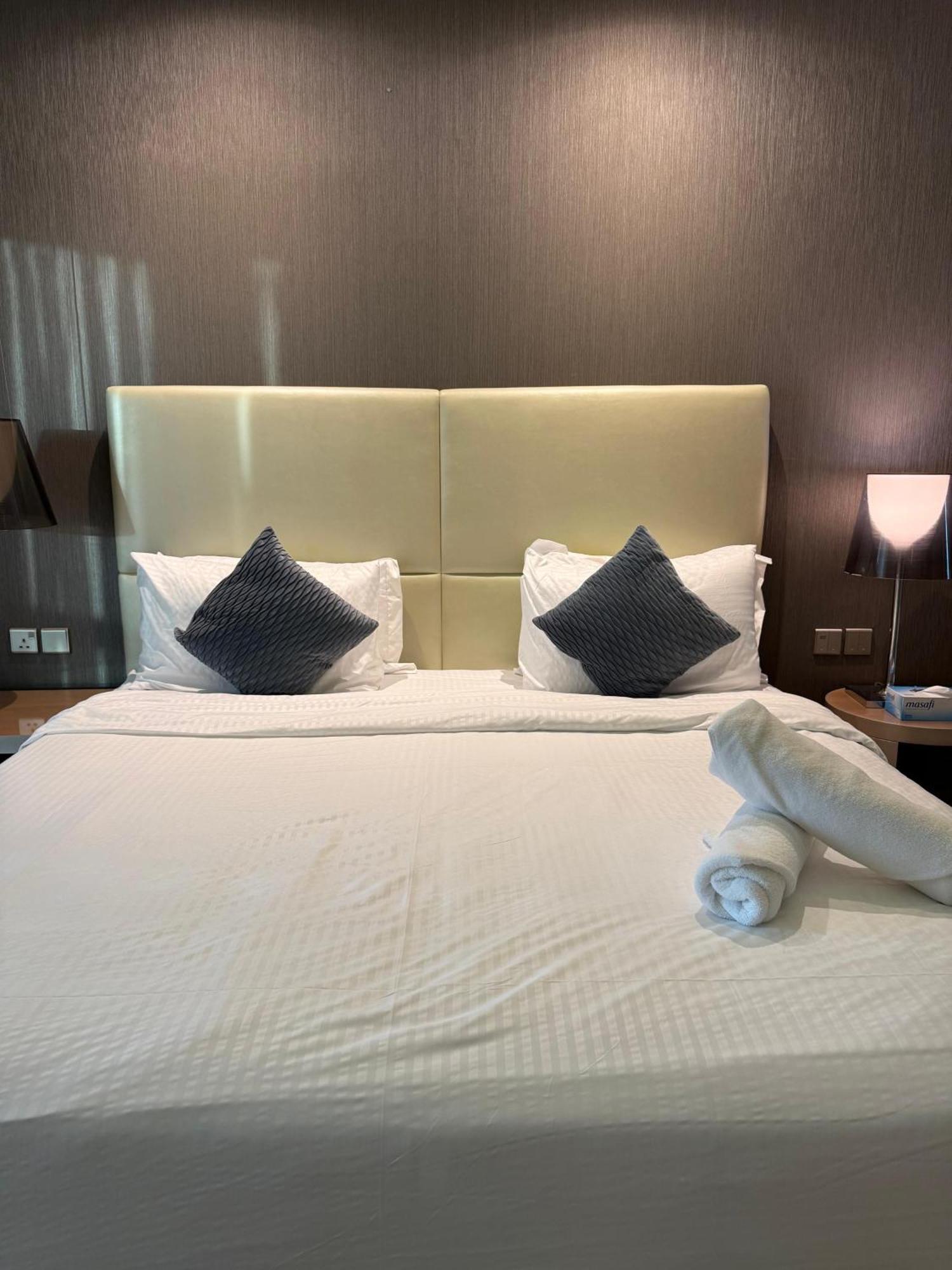 Apartment 4905 Luxury View By Royal Sky Paramount Tower A