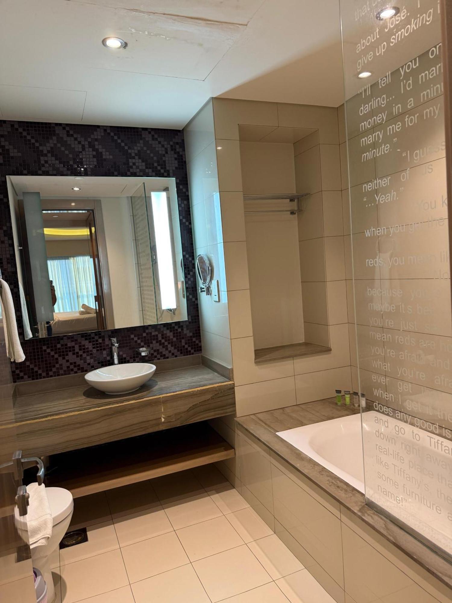 4905 Luxury View By Royal Sky Paramount Tower A * Dubai