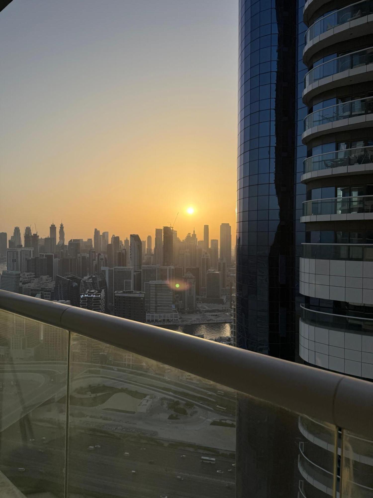 4905 Luxury View By Royal Sky Paramount Tower A Apartment