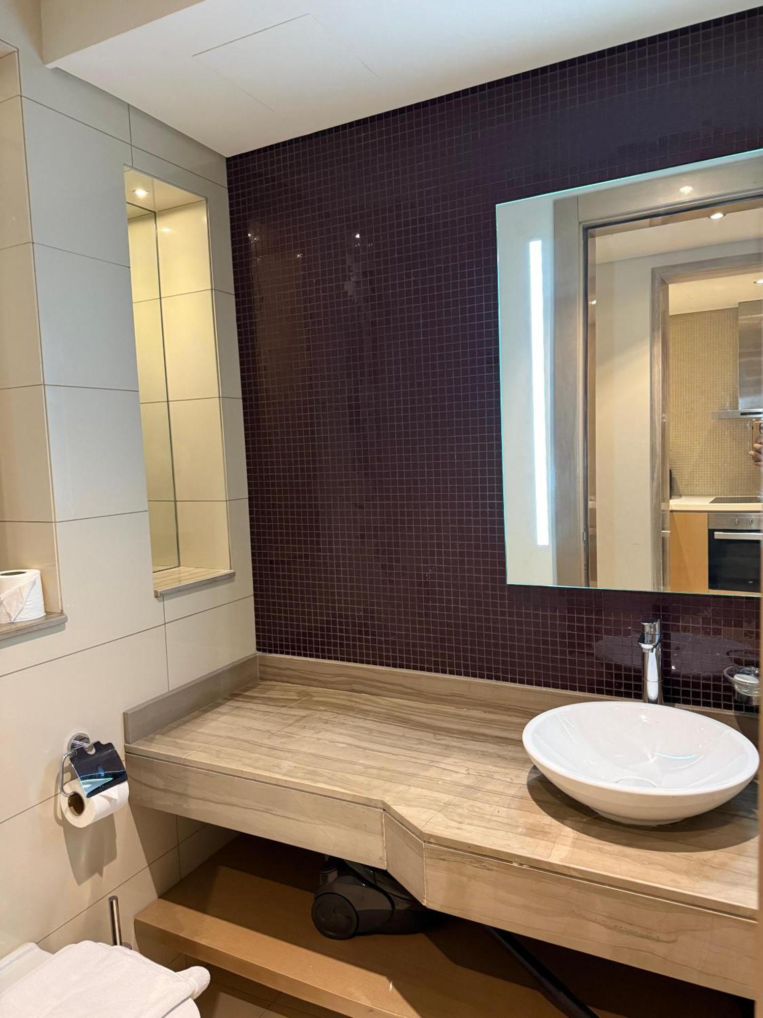 Apartment 4905 Luxury View By Royal Sky Paramount Tower A
