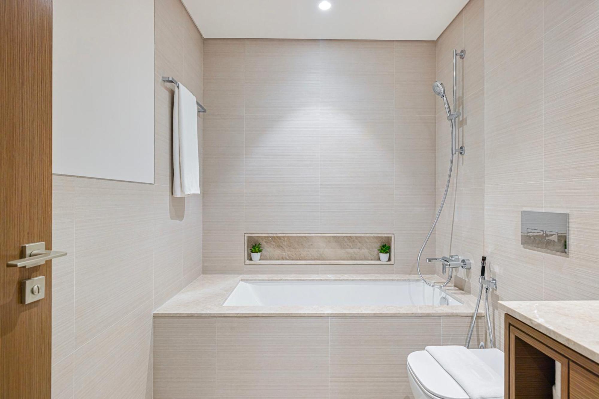 Burj View Luxury 2br In Downtown Apartment