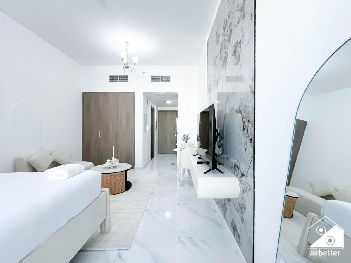 Apartment Jvc Amazing With Balcony & Pool View Dubai