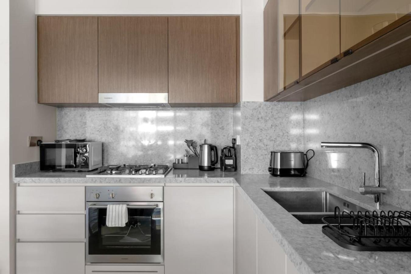 Palm-view 2br Elie Saab Luxury Apartment Dubai