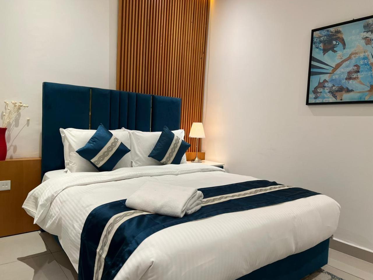 Private In 3 Bedroom Skynest Homes Marina Pinnacle * Dubai