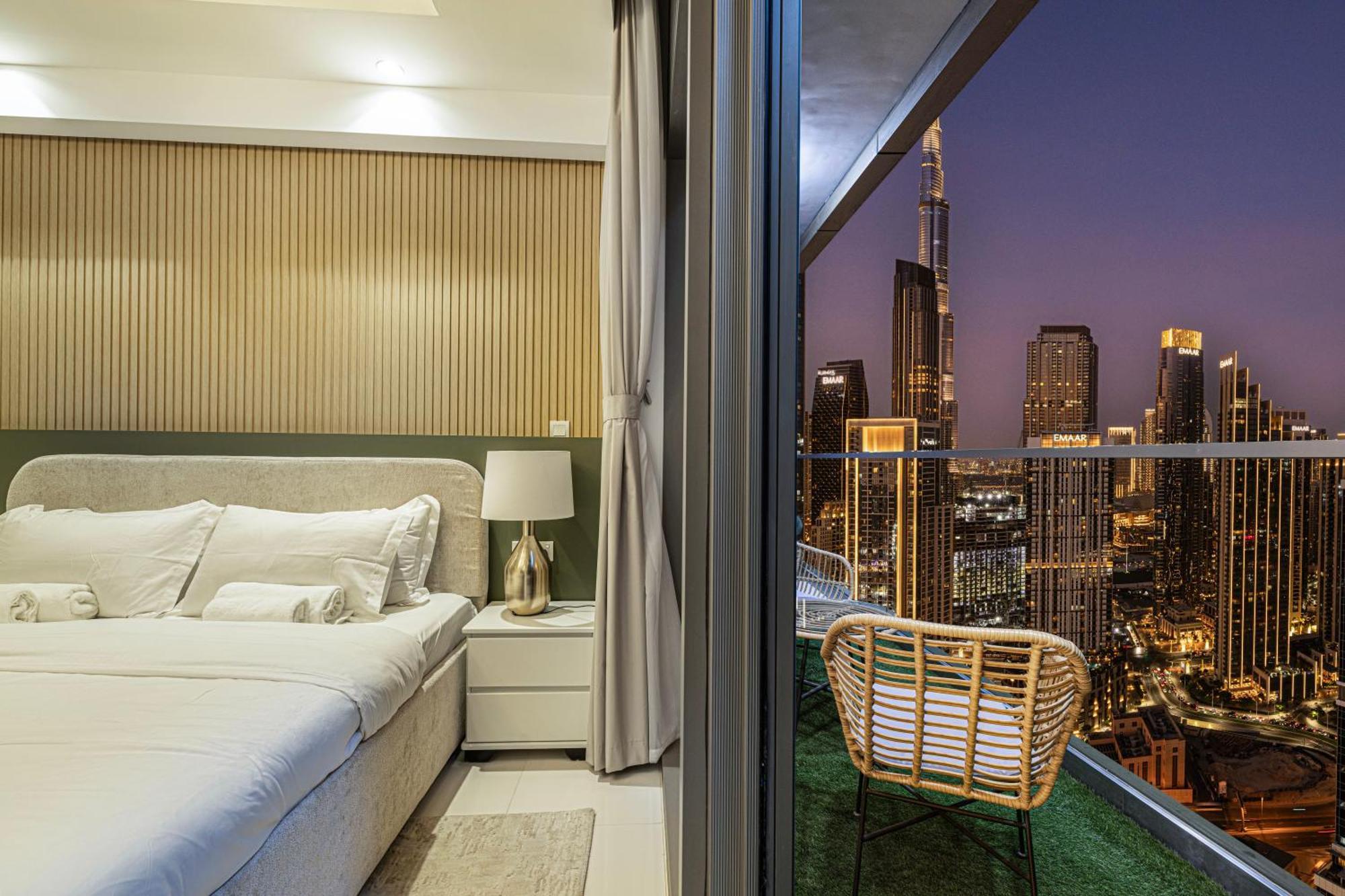 Luxe 2br With Burj Khalifa View & Infinity Pool Apartment Dubai