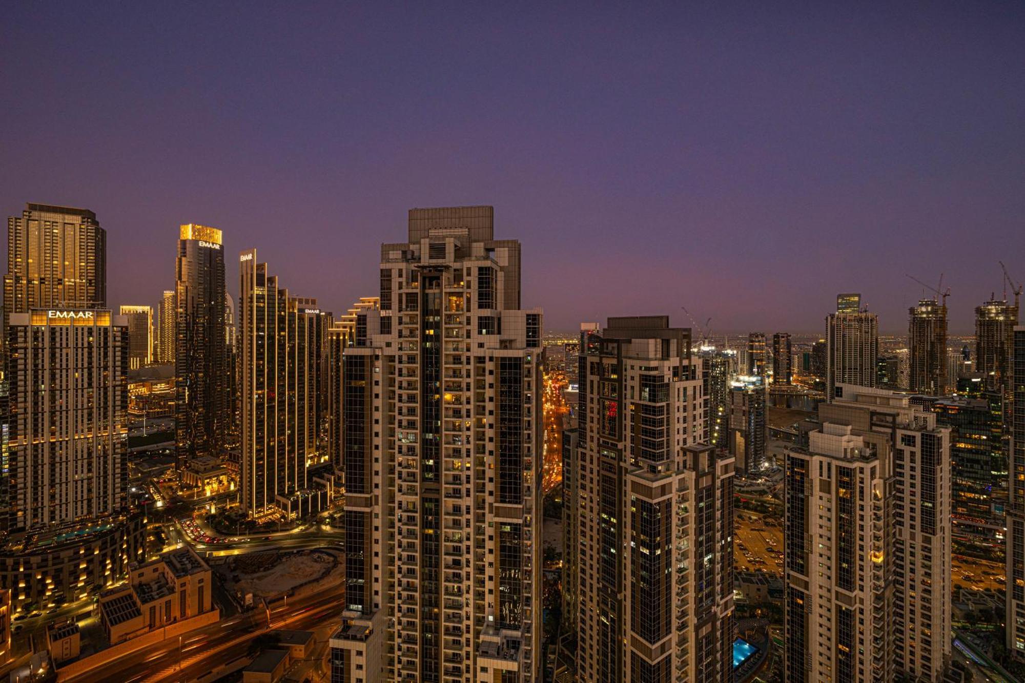 Luxe 2br With Burj Khalifa View & Infinity Pool Apartment *
