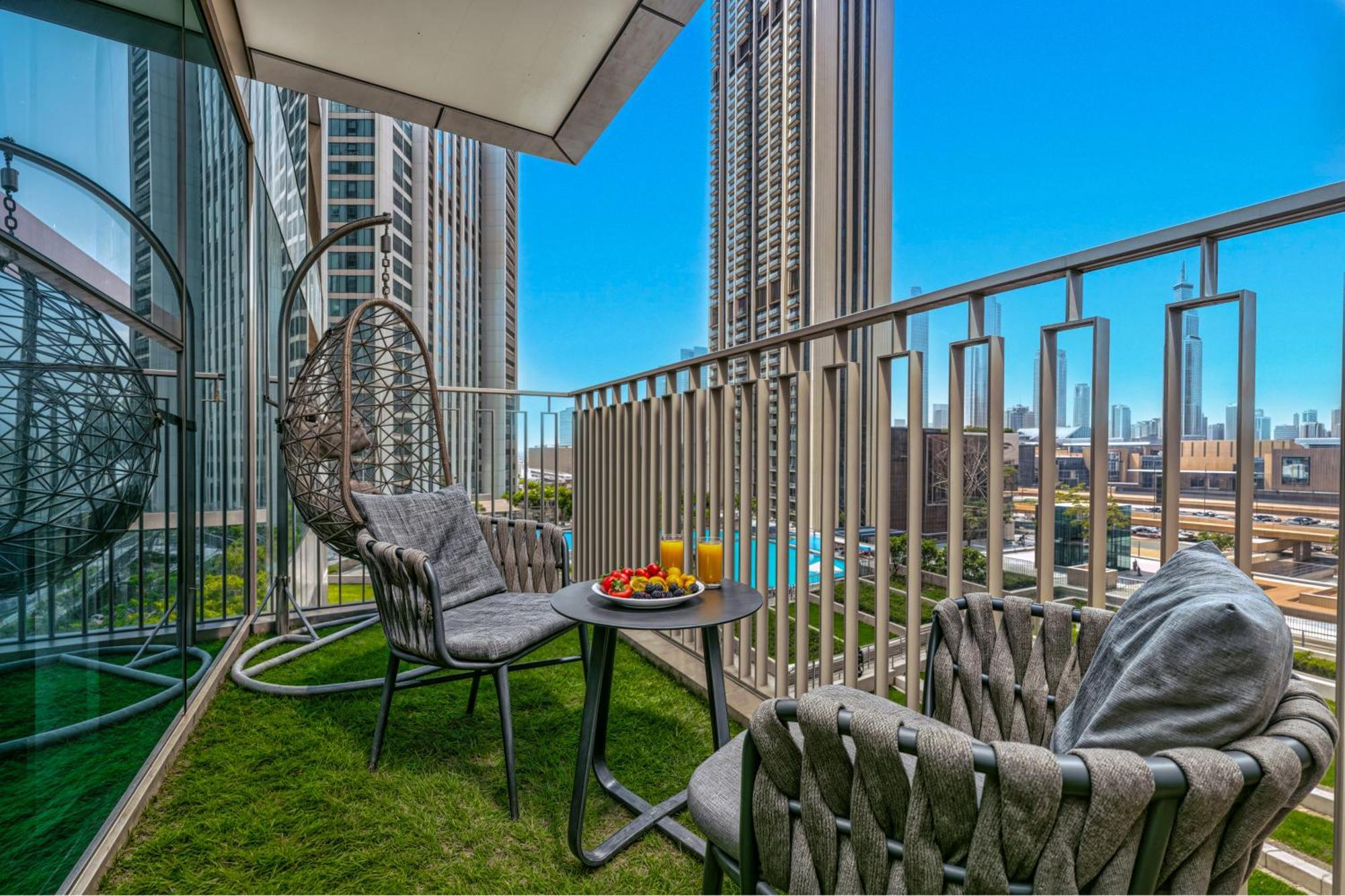 Mall Connection - Burj Views - Turf Balcony *
