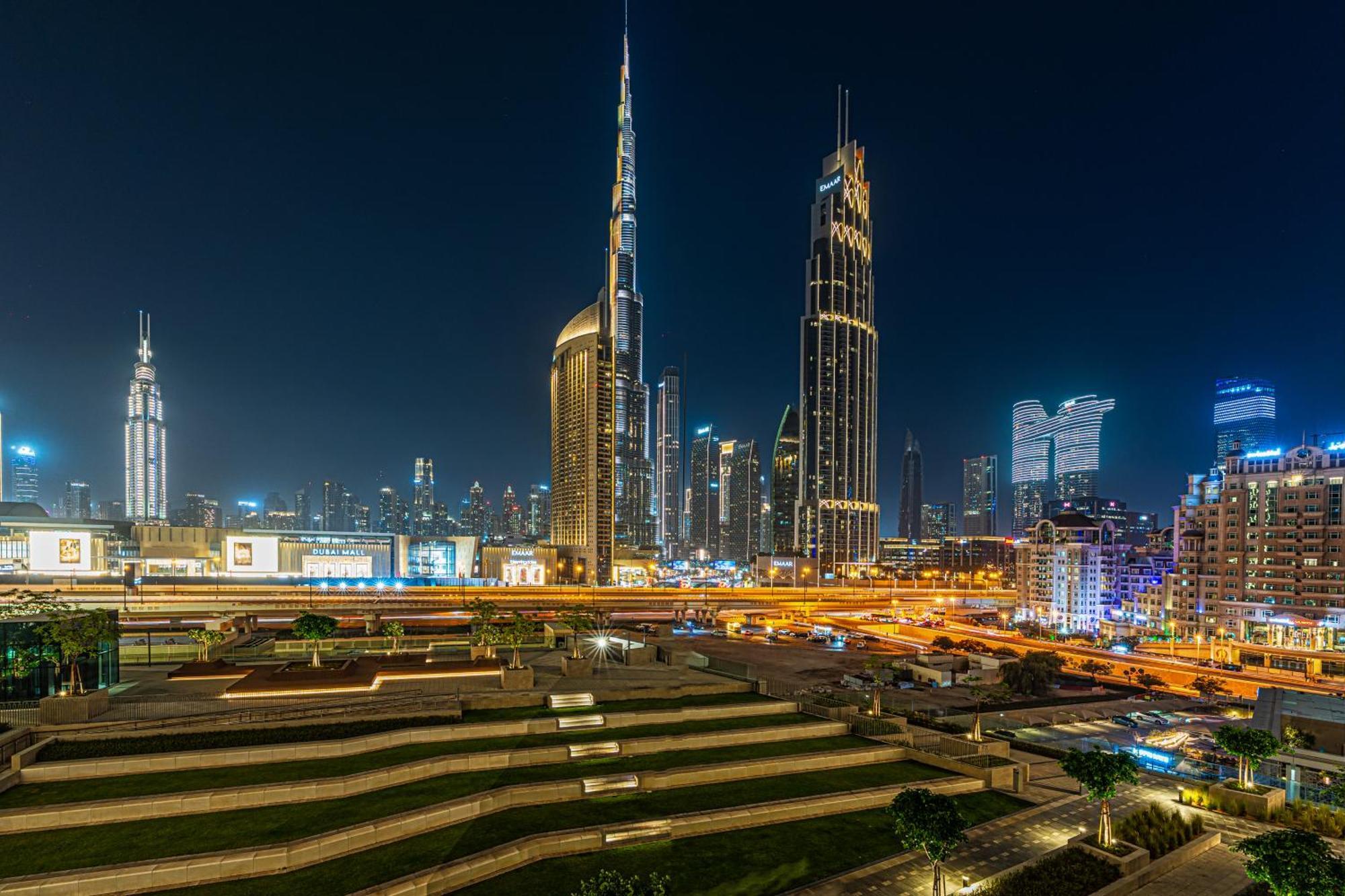 Apartment Mall Connection - Burj Views - Turf Balcony *