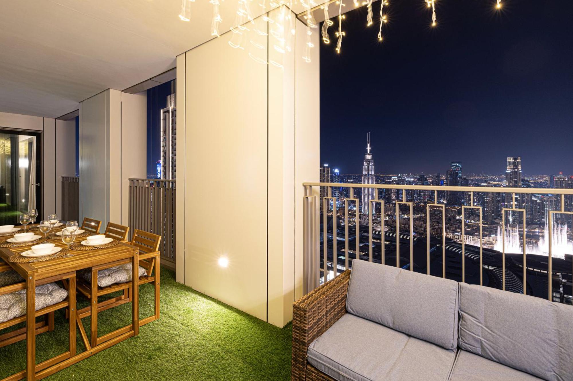 Apartment Mall Connection - Burj Views - Turf Balcony *